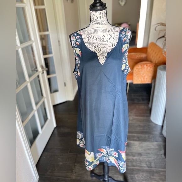 ❗️PRICE DROP❗️XL  sleeveless knee length navy dress with floral trim - Picture 2 of 7